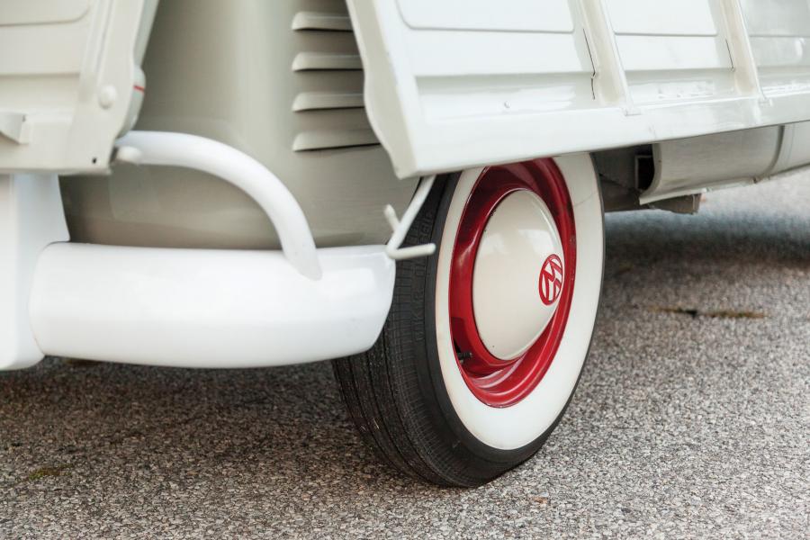  Volkswagen Double Cab Pickup Truck 1962 года  (фото 6 из 23)